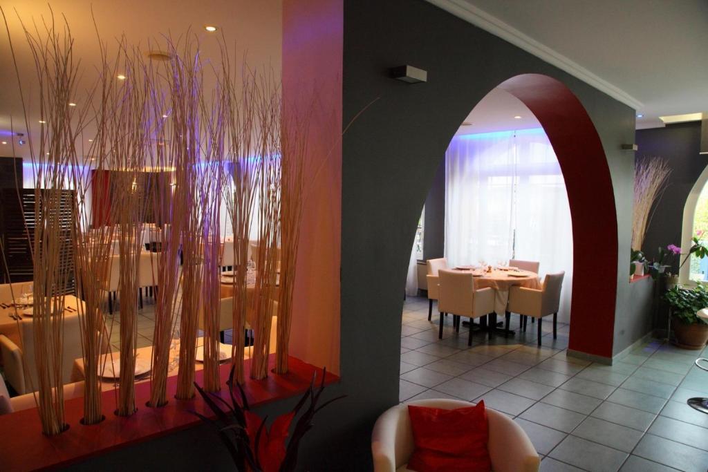 Logis Hotel Restaurant Le Castel Fleuri 생-장-앙-로양 외부 사진