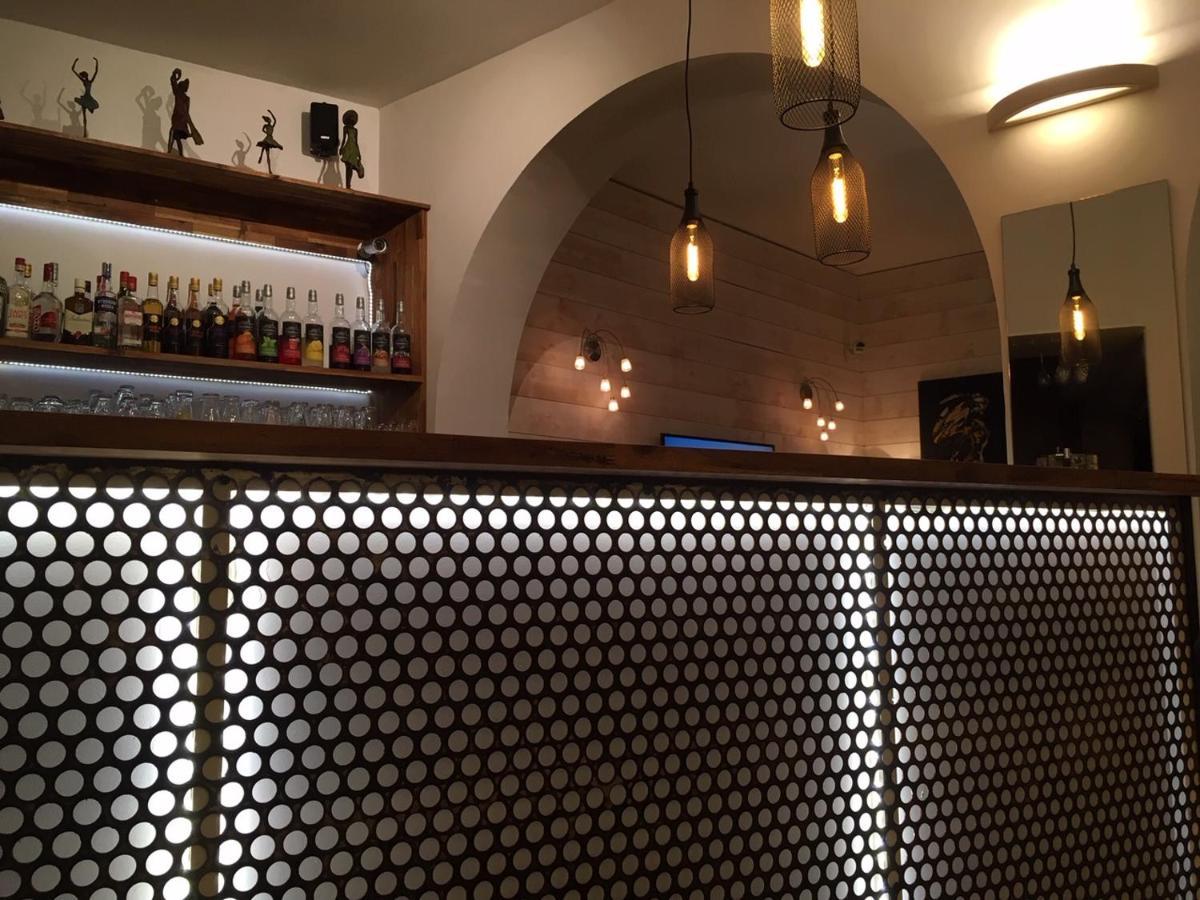 Logis Hotel Restaurant Le Castel Fleuri 생-장-앙-로양 외부 사진