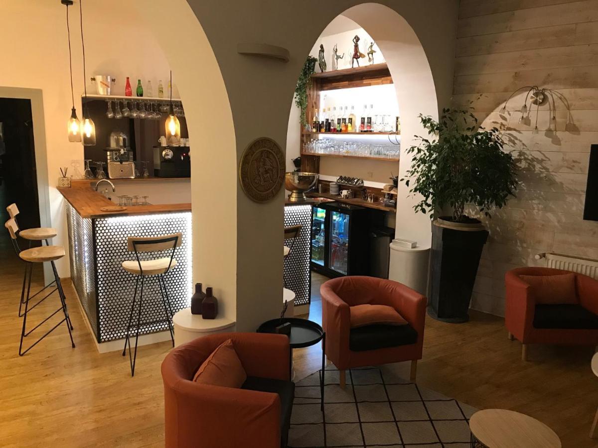 Logis Hotel Restaurant Le Castel Fleuri 생-장-앙-로양 외부 사진