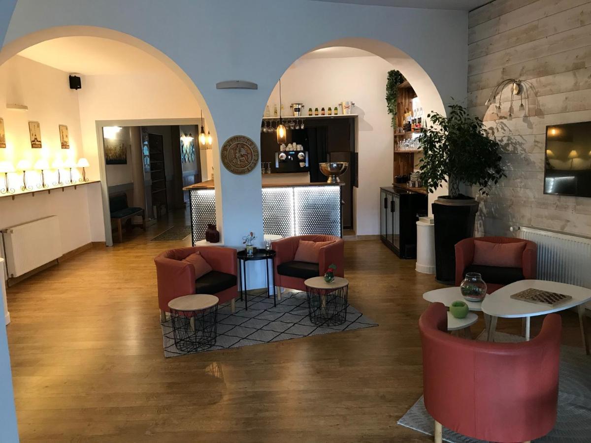 Logis Hotel Restaurant Le Castel Fleuri 생-장-앙-로양 외부 사진